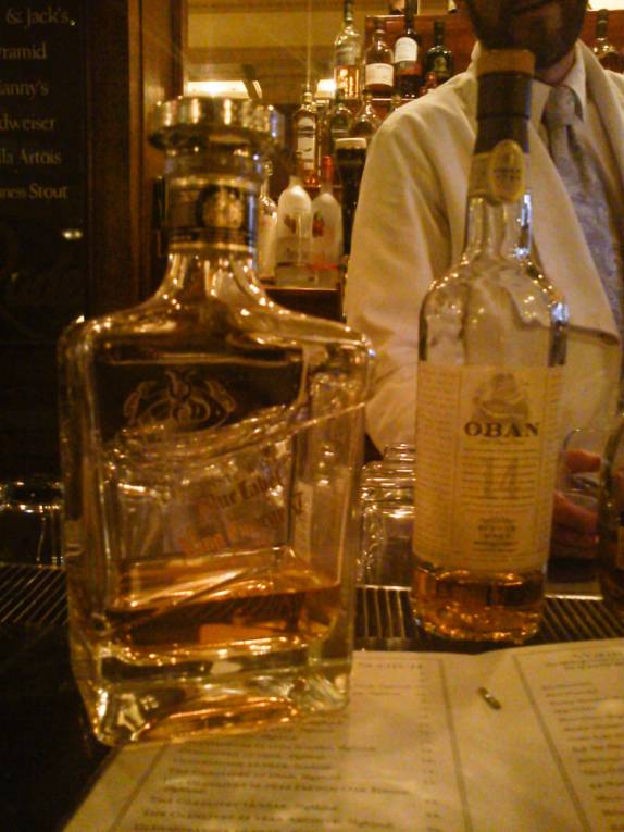 O maravilhoso Blue Label King George que experimentamos no Metropolitan Grill, um dos melhores restaurantes de Seattle e de todos os Estados Unidos